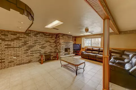 Living - 505 Osage Dr, Dyer, IN 46311 photo 2 of 3