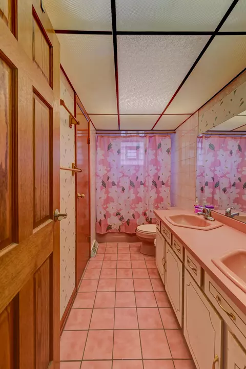 Bath - 505 Osage Dr, Dyer, IN 46311 photo 2 of 4