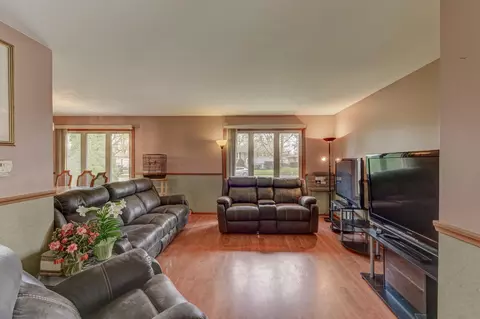 Living - 505 Osage Dr, Dyer, IN 46311 photo 1 of 3