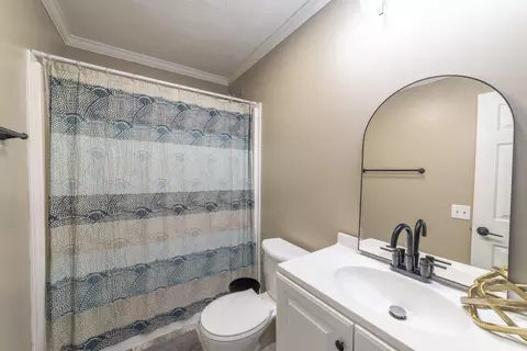 Bath - 1040 Elm St, Griffith, IN 46319 photo 1 of 1