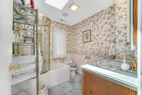 Bath - 8 Northview Dr, Valparaiso, IN 46383 photo 2 of 2