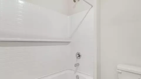Bath - 10543 Whitney Pl, Saint John, IN 46373 photo 2 of 3