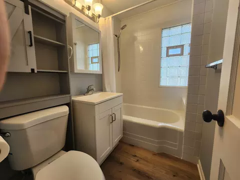 Bath - 7740 Old Columbia Ave, Hammond, IN 46324 photo 1 of 1