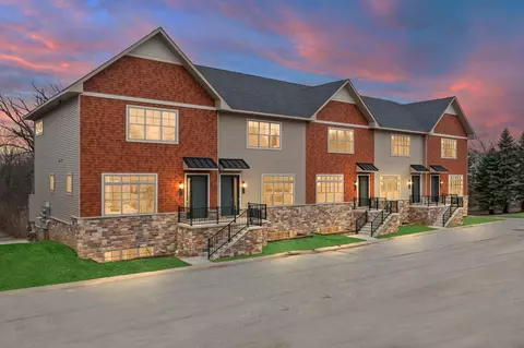 61 Sanctuary Dr, Valparaiso, IN 46385