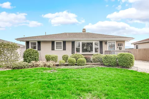 931 N Elmer St, Griffith, IN 46319 photo 2