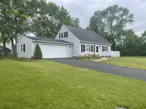 627 Oregon Rd, Valparaiso, IN 46385