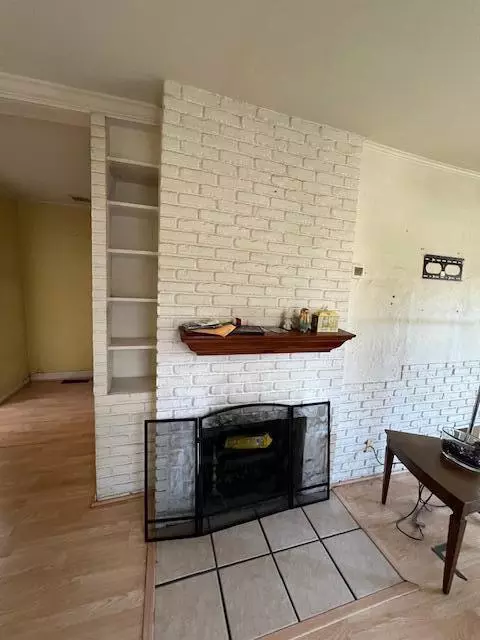 Living - 7704 Maple Ave, Gary, IN 46403 photo 2 of 4