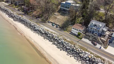 825 E Lake Front Dr, Beverly Shores, IN 46301