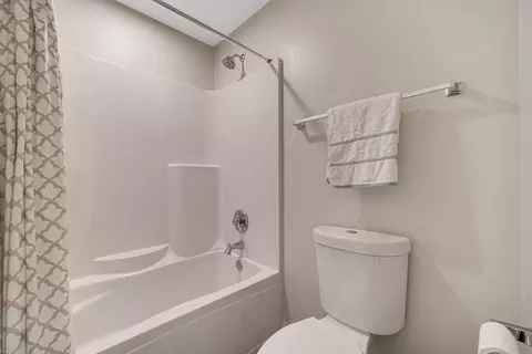 Bath - 8012 Beech Ave, Munster, IN 46321 photo 5 of 5