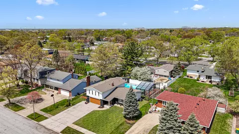 1437 Azalea Dr, Munster, IN 46321