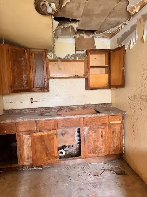 1225 E 35th Pl, Gary, IN 46409 photo 2