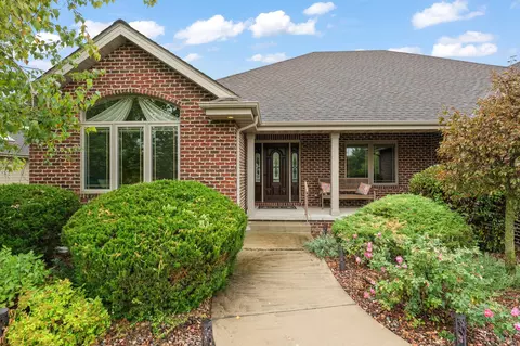 1757 Silver Hawk Dr, Crown Point, IN 46307 photo 2