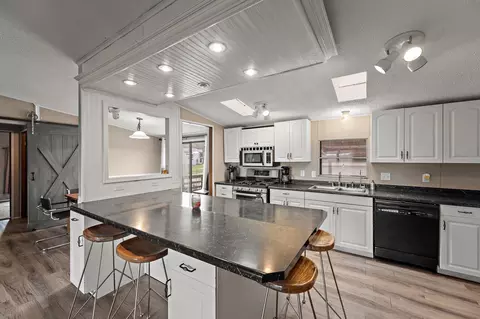 Kitchen - 548 E 1400, Kouts, IN 46347 photo 15 of 17