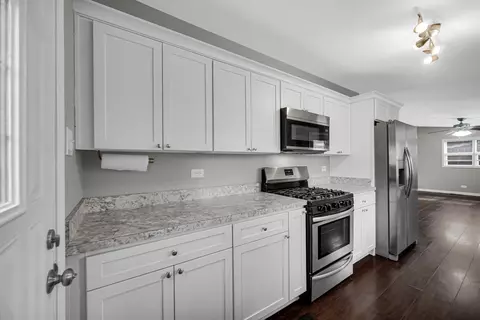 Kitchen - 1425 End Ave, Dyer, IN 46311 photo 3 of 3