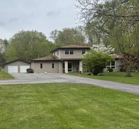 733 Meridian Rd, Valparaiso, IN 46385