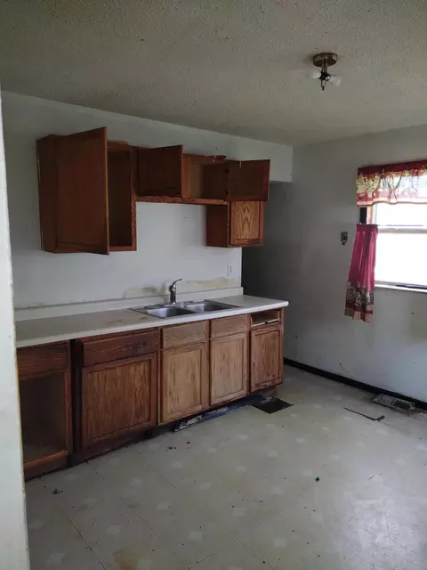 2395 Jennings St, Gary, IN 46404 photo 4