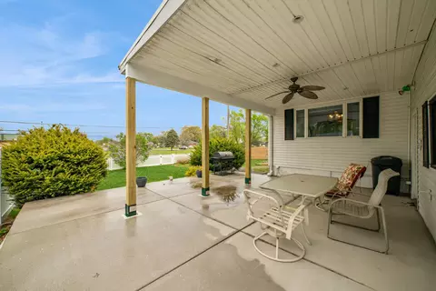 Exterior - 712 Elm St, Griffith, IN 46319 photo 1 of 2