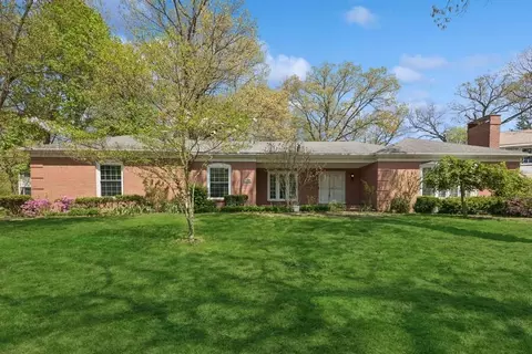2110 Wynnewood Dr, Valparaiso, IN 46385