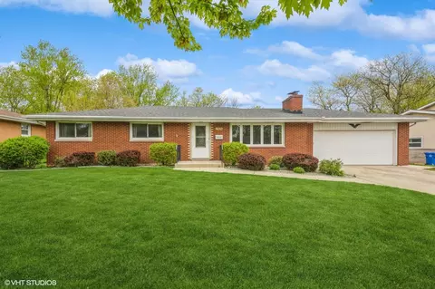 400 Elizabeth Dr, Crown Point, IN 46307 photo 1