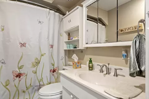 Bath - 1663 175th St, Hammond, IN 46324 photo 1 of 1
