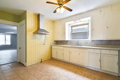 Kitchen - 2516 Schrage Ave, Whiting, IN 46394 photo 2 of 3