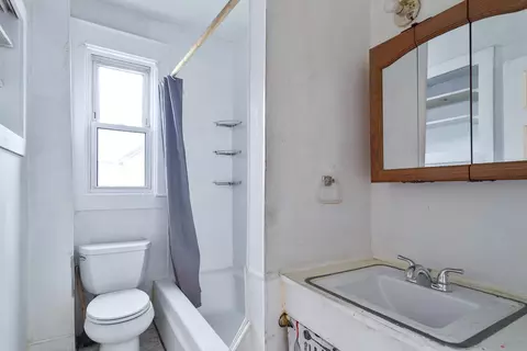 Bath - 2516 Schrage Ave, Whiting, IN 46394 photo 1 of 2
