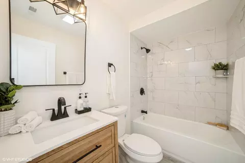 Bath - 1132 Hamilton Pl, Gary, IN 46403 photo 1 of 3