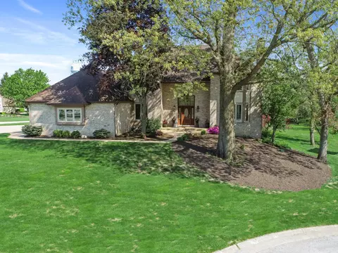428 Forestwood Dr, Valparaiso, IN 46385