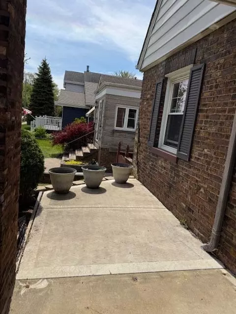 1446 Warwick Ave, Whiting, IN 46394 photo 3
