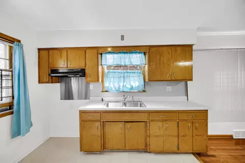 565 Porter St, Gary, IN 46406 photo 7