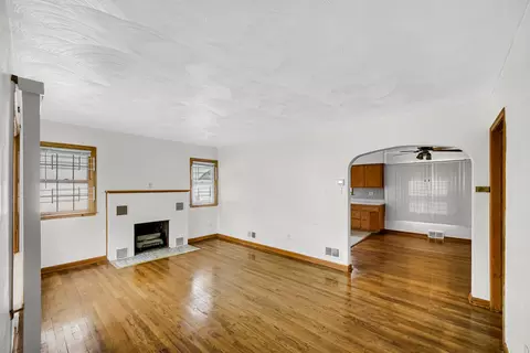 565 Porter St, Gary, IN 46406 photo 4