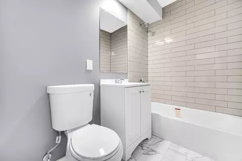 Bath - 4220 Hohman Ave, Hammond, IN 46327 photo 2 of 3
