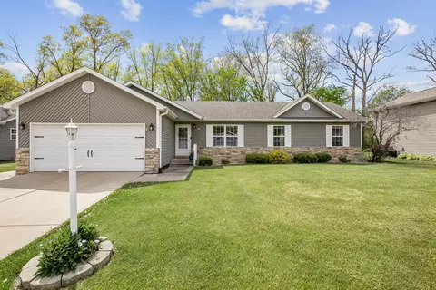 684 Cross Meadows Dr, Valparaiso, IN 46385