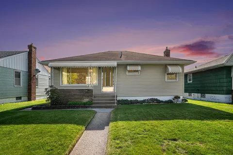 5615 Reading Ave, East Chicago, IN 46312