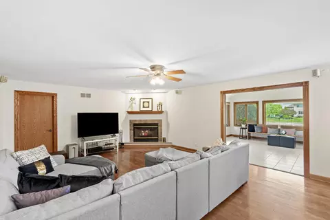 10257 New Devon St, Munster, IN 46321 photo 11