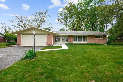409 W Fairoaks Dr, Kouts, IN 46347