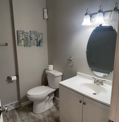 Bath - 8367 Webster Ct, Crown Point, IN 46307 photo 2 of 3