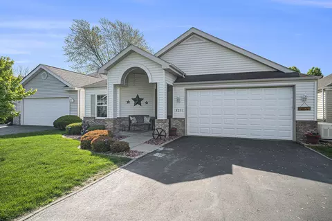 8251 Pointe Dr, Crown Point, IN 46307 photo 1