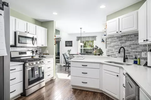8251 Pointe Dr, Crown Point, IN 46307 photo 6