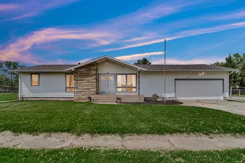 302 Wayland Rd, Kingsford Heights, IN 46346