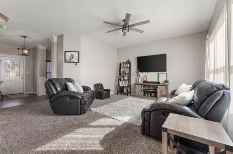 2307 Wicklow Dr, Valparaiso, IN 46385 photo 6