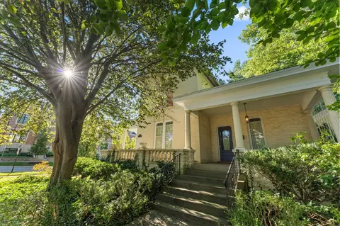 208 E Chicago St, Valparaiso, IN 46383