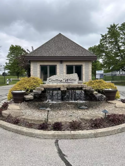 46 Levanno Dr, Crown Point, IN 46307