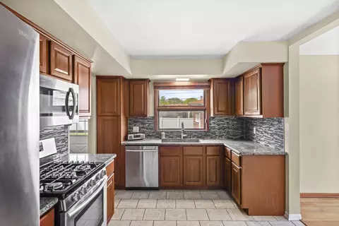8452 Forest Ave, Munster, IN 46321 photo 5