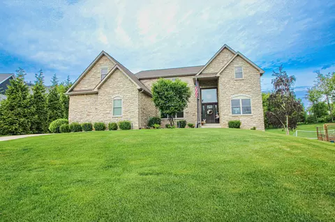 127 Acorn Dr, Valparaiso, IN 46385