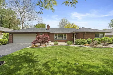 8749 Idlewild Ave, Highland, IN 46322