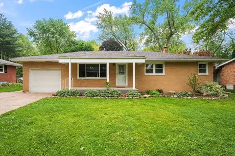 655 Meadow Ln, Valparaiso, IN 46385