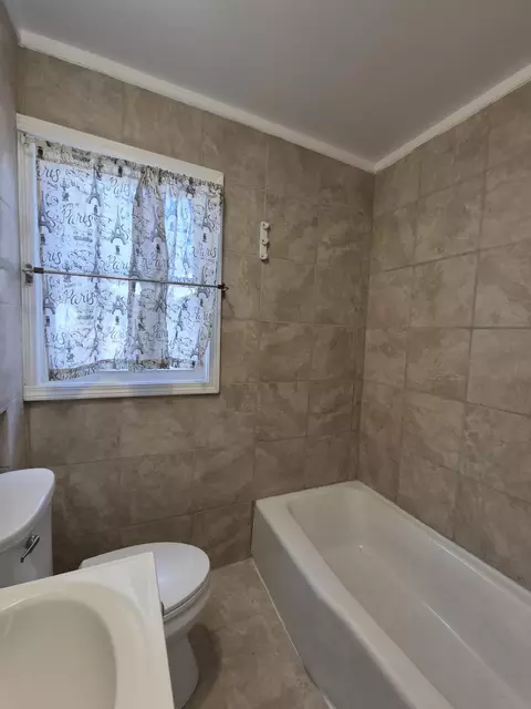 Bath - 738 Mount St, Gary, IN 46406 photo 1 of 1
