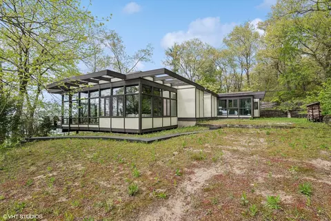 609 E Lake Front Dr, Beverly Shores, IN 46301