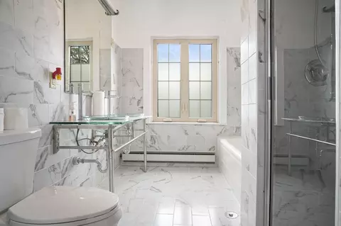 Bath - 660 Mckinley St, Gary, IN 46404 photo 2 of 2